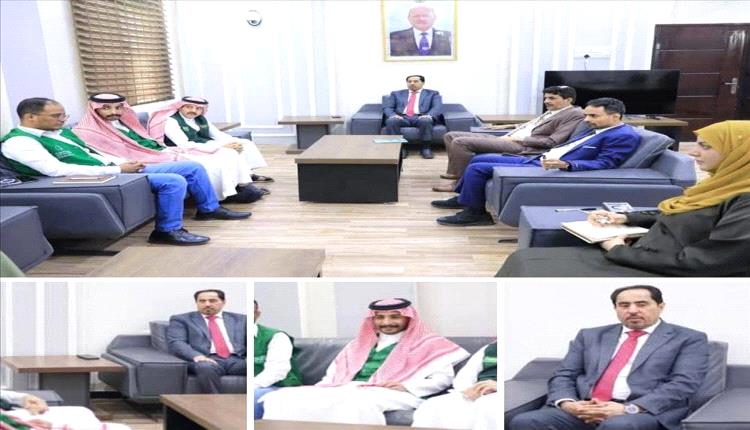 وزارة الشباب والرياضة تناقش مع البرنامج السعودي إعادة تأهيل ملعب 22 مايو بعدن
