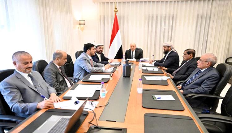 عكاشة: غياب الزُبيدي أربك معسكر الشرعية والعليمي يتحرك خارج وزنه السياسي