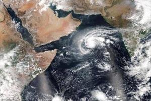منخفض بحر العرب يلوّح وصقيع فجري يهدد مزارعي المرتفعات في اليمن