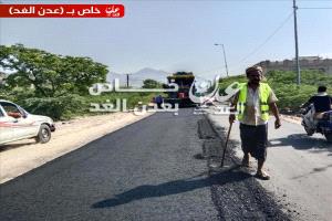 مودية تستعيد عافيتها.. استمرار سفلتة السوق ضمن مشروع تأهيل خط أبين الدولي

