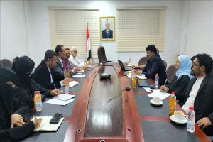 عدن: تعزيز التعاون بين وزارة الصناعة والتجارة والهيئة العامة للنقل البري لتنظيم بيئة النقل والتجارة الداخلية