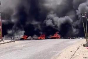 احتجاجات غاضبة تشل جعار.. مواطنون يطالبون بإنقاذ الخدمات الأساسية في أبين