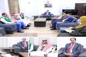 وزارة الشباب والرياضة تناقش مع البرنامج السعودي إعادة تأهيل ملعب 22 مايو بعدن
