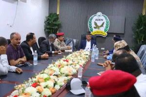النائب العام ووزير الدفاع يتفقدان ميناء عدن ويشددان على هذا الشيء