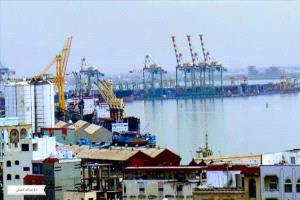 ميناء عدن ينفي احتجاز الحاويات ويؤكد انتظام العمل