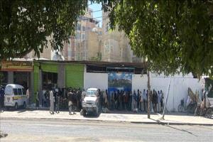 صنعاء على حافة الجوع: طوابير تبحث عن لقمة البقاء