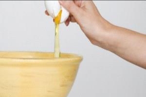 فوائد بياض البيض لحب الشباب