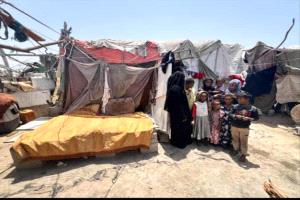 منظمات إغاثة تحذر: نصف اليمنيين جائعون و2800 مركز تغذية أُغلق بسبب نقص التمويل