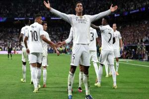 ريال مدريد يؤكد هيمنته على الكلاسيكو بثنائية مثيرة أمام برشلونة
