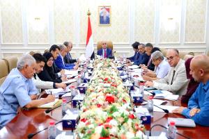 الأعجم ينتقد غياب الحكومة: "الناس أربعة أشهر بلا رواتب والوزراء يتمشّون من بلد إلى آخر"