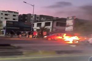احتجاجات غاضبة وقطع للطرق في عدن بسبب انقطاع التيار الكهربائي
