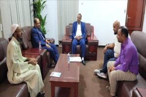 وزير الشؤون الاجتماعية يبحث مع بيت الزكاة الكويتي توسيع المشاريع الإنسانية في اليمن