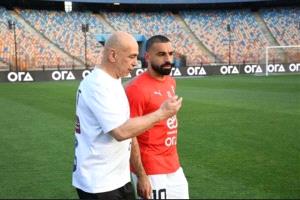حسام حسن: «محمد صلاح ابني الكبير… ويتعامل باحترافية وخجل»