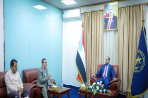 الأمين العام للانتقالي يبحث مع وكيل الصناعة سُبل إنعاش القطاع الصناعي وتحفيز الاستثمار

