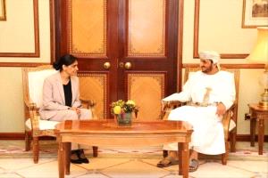 تحركات دبلوماسية مكثفة في مسقط وعدن لدعم السلام والإصلاحات في اليمن