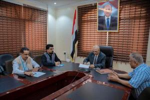 وزير المياه يوقّع اتفاقيتين لمشاريع حيوية في مأرب وأبين
