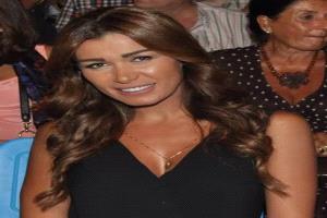 نادين الراسي ترقص بعفوية في دبي وتكشف سر الـ Six pack