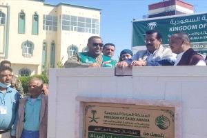مأرب.. وضع حجر الأساس لمشروع مياه مستدام في مستشفى مأرب العام
