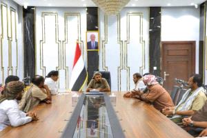 محافظ حضرموت يلتقي الصيادين لتنظيم الاصطياد والحفاظ على الثروة السمكية