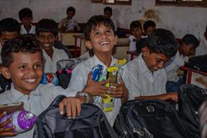 الهلال الأحمر الإماراتي يضيء طريق التعليم في حضرموت لخمسة آلاف طالب