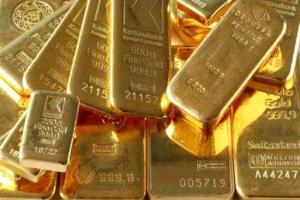 الذهب يلامس أعلى مستوى منذ سنوات مع غموض الحكومة الأمريكية