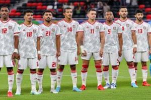 رئيس الاتحاد الإماراتي يحث لاعبي المنتخب على التركيز قبل مواجهة عُمان