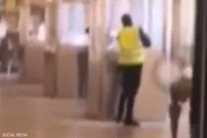 للحظة سرقة اللوفر.. والشرطة تبحث عن اللصوص