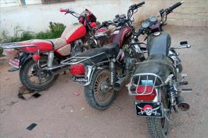 تنسيق أمني بين ساحل ووادي حضرموت يثمر عن ضبط عصابة لسرقة الدراجات النارية
