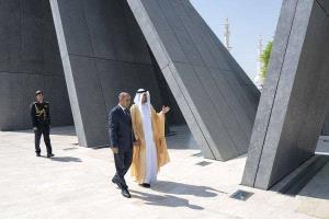 في “واحة الكرامة” بأبوظبي.. رئيس الوزراء يحيي تضحيات شهداء الإمارات ويصفها بجسر الإخاء الدائم بين الشعبين
