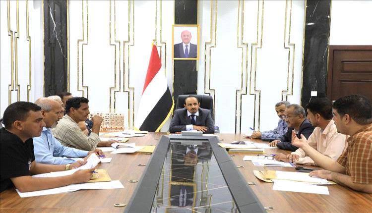 محافظ حضرموت يقر مشاريع جديدة لحماية جامعة حضرموت وتحسين خدمات الصرف الصحي
