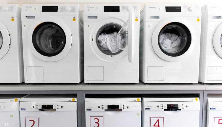 ملابسك في خطر.. تخلص فورا من هذا المنتج أثناء الغسيل