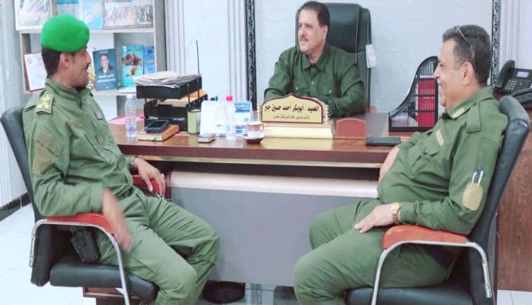  تنسيق أمني مشترك بين شرطة عدن وقوات الحزام لتعزيز الاستقرار وكبح الفوضى
