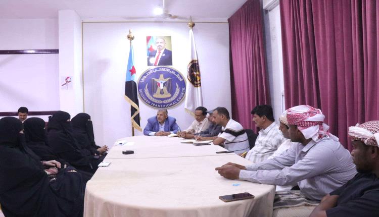 انتقالي المهرة يعزز الشراكة مع الجمعيات النسوية ويدعم 650 طالبًا بمستلزمات دراسية