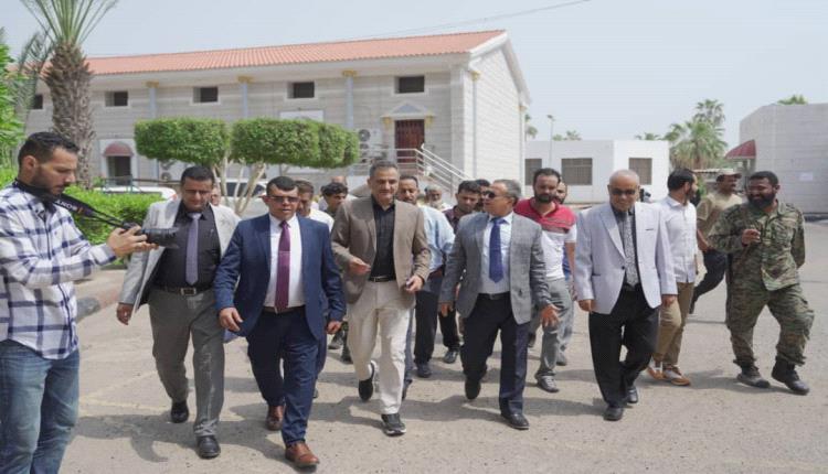 لملس يتفقد كلية طب الأسنان بعدن ويؤكد دعمه لمشاريع الجامعة الاستراتيجية