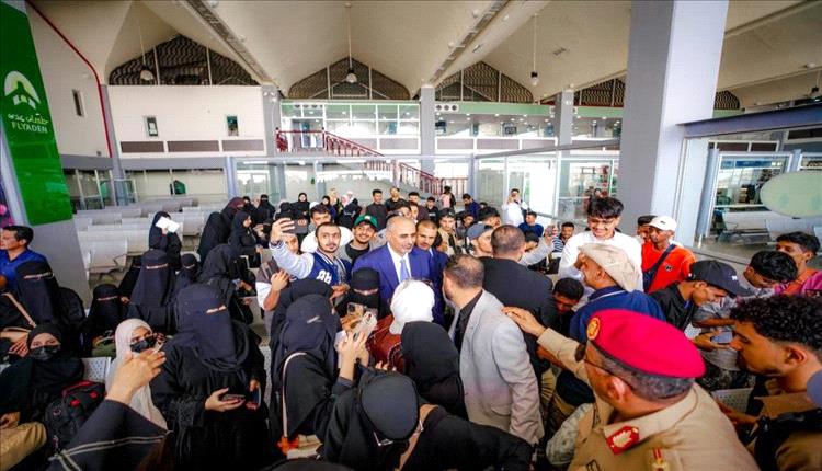 الزُبيدي يودّع طلاب المنحة الإماراتية ويحفّزهم على أن يكونوا سفراء العلم