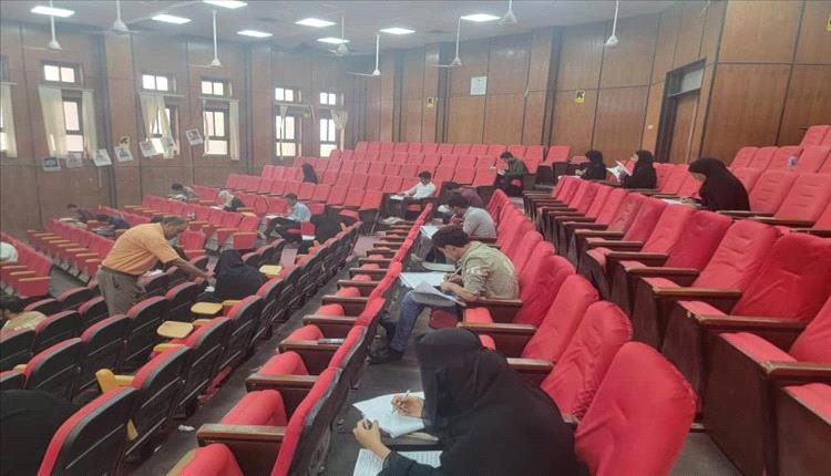 كلية الحقوق بجامعة عدن تختتم امتحانات الفصل الثاني بنجاح باهر
