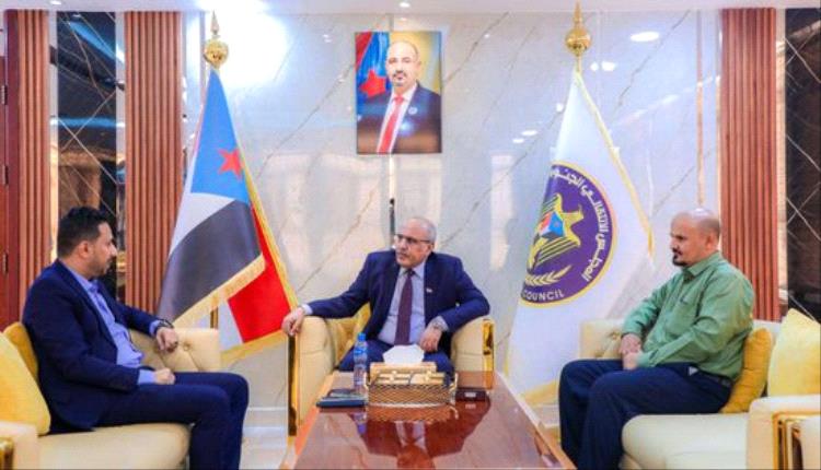 الكثيري يتفقد أعمال الطرق بعدن ويشدد على تطوير الأداء
