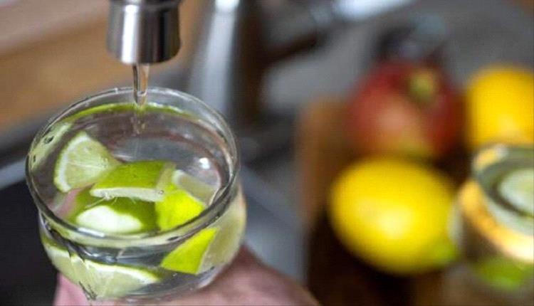 الماء بالليمون ليس حلاً سحرياً لإنقاص الوزن
