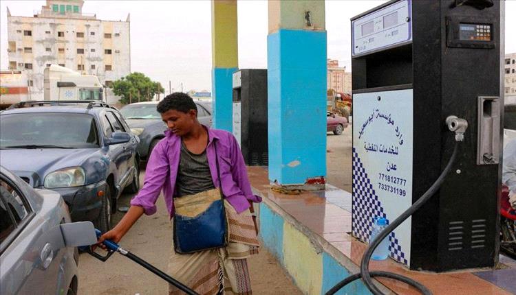 أسعار المشتقات النفطية تتباين بين المدن اليمنية الأحد

