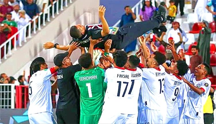 الأحمر الشاب يصنع التاريخ ويتأهل لنهائي كأس الخليج بفوز ثمين على عمان