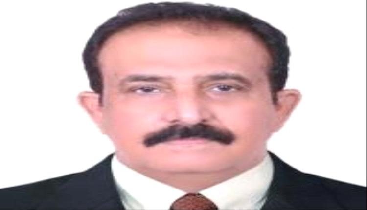 كاتب يعلن مقاطعته لعيد العلم  العلم بلا قيم لا يستحق الاحتفاء