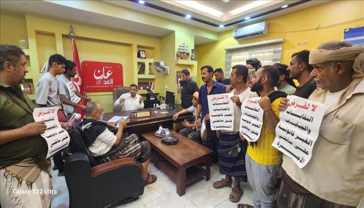 سائقو خط يافع  عدن يرفضون جبايات عشر سنوات ويطالبون بالعدالة
