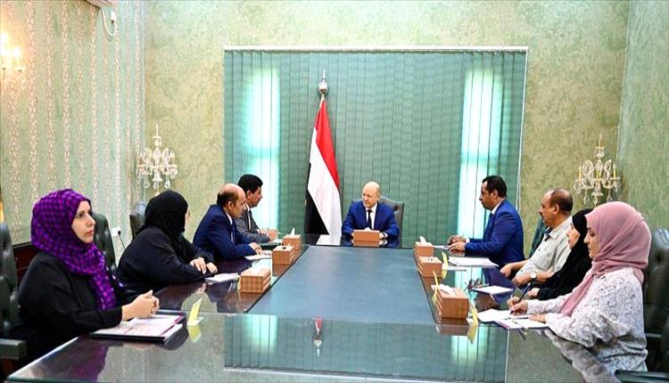 رئيس مجلس القيادة يستلم التقرير السنوي للجنة الوطنية للتحقيق بانتهاكات حقوق الإنسان
