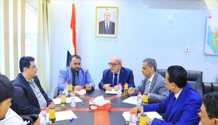 عدن تناقش تنسيق مشاريع الطرق بين وزارتي الإدارة المحلية والأشغال