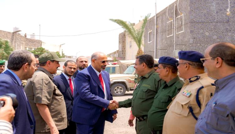 الزُبيدي من شرطة عدن: استقرار العاصمة ثمرة تضحيات رجال الأمن وجهودهم المخلصة