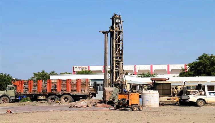 بئر ارتوازية تُنعش التعليم في حالمين وتروي عطش آلاف الطلاب
