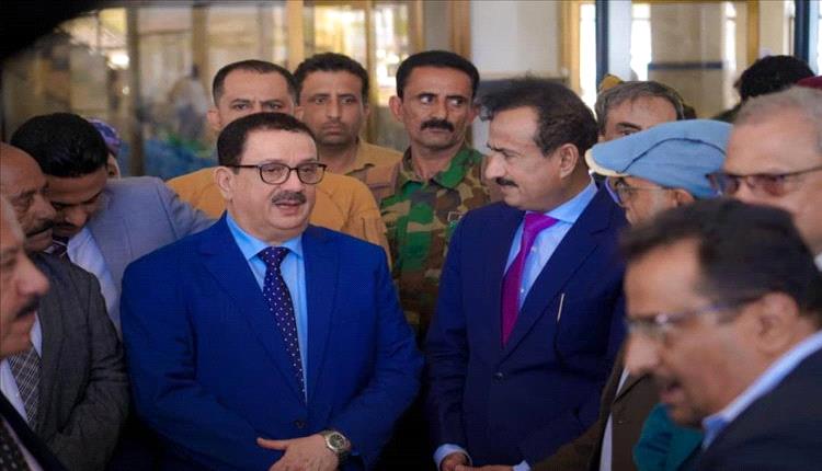 محافظ شبوة يرحب باستئناف الرحلات في مطار عتق الدولي