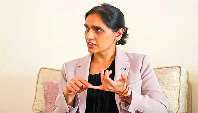 السفيرة البريطانية تحذر انقسامات الشرعية تخدم الحوثيين
