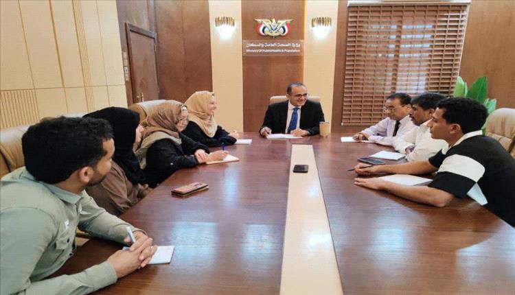 وزير الصحة يعزز الشراكة الدولية لتطوير الرعاية الصحية في اليمن
