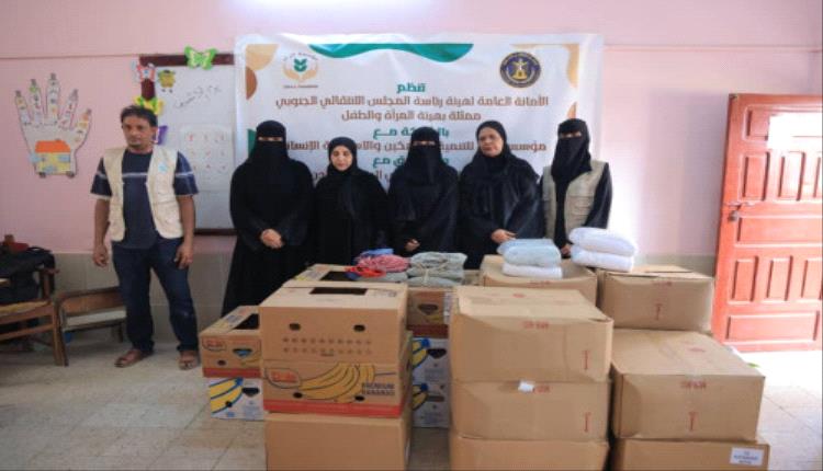 لأمانة العامة بالانتقالي توزع حقائب صحية ومدرسية للأطفال في روضة الغد بالمعلا
